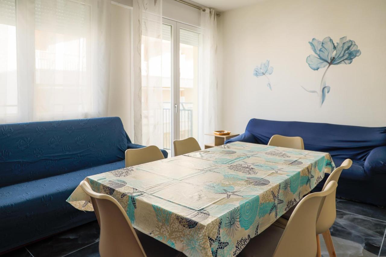 Blu Kobler - Ampio Appartamento Fronte Mare Lido di Jesolo Dış mekan fotoğraf